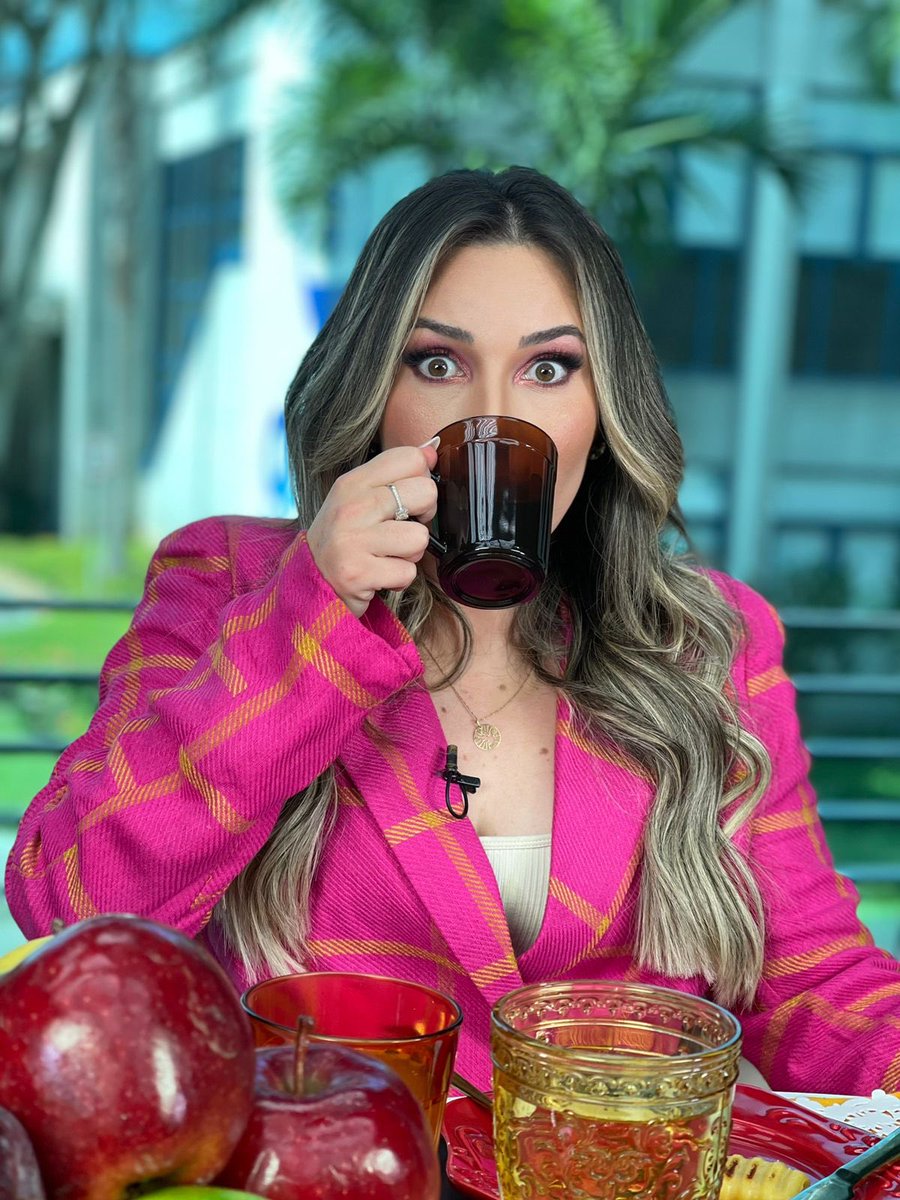 ANAMARIABRAGA's tweet photo. Meus parabéns, @draameirelles! O #BBB é um jogo intenso, longo, difícil, de muita exposição e você sobreviveu vitoriosa a tudo isso. 
Aproveite o prêmio e viva a vida com muita intensidade e alegria. https://t.co/hXjKasXXfE