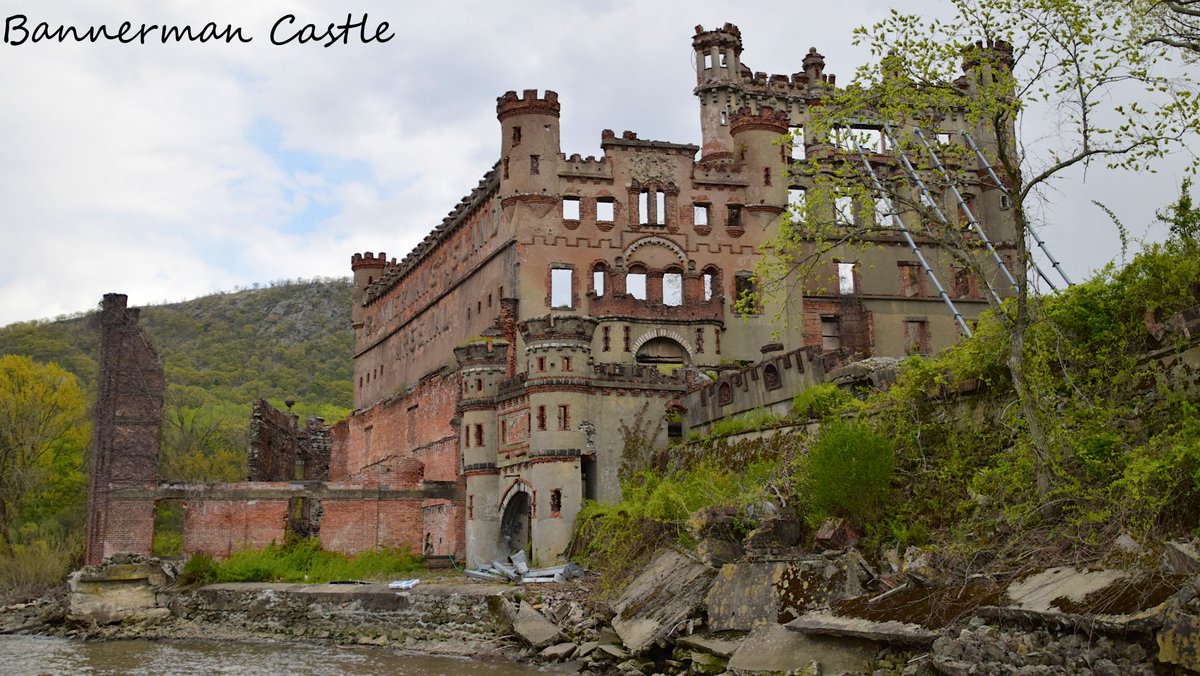 vensirestudios's tweet photo. Yesterday I was on a press tour to @BannermanIsland, where they talked about the history of the location, and the Castle that was built there over a hundred years ago 🙂Video footage will come in a bit!
#Castle #Island #Tour #HudsonValley #NY https://t.co/w8aT0pR5eB