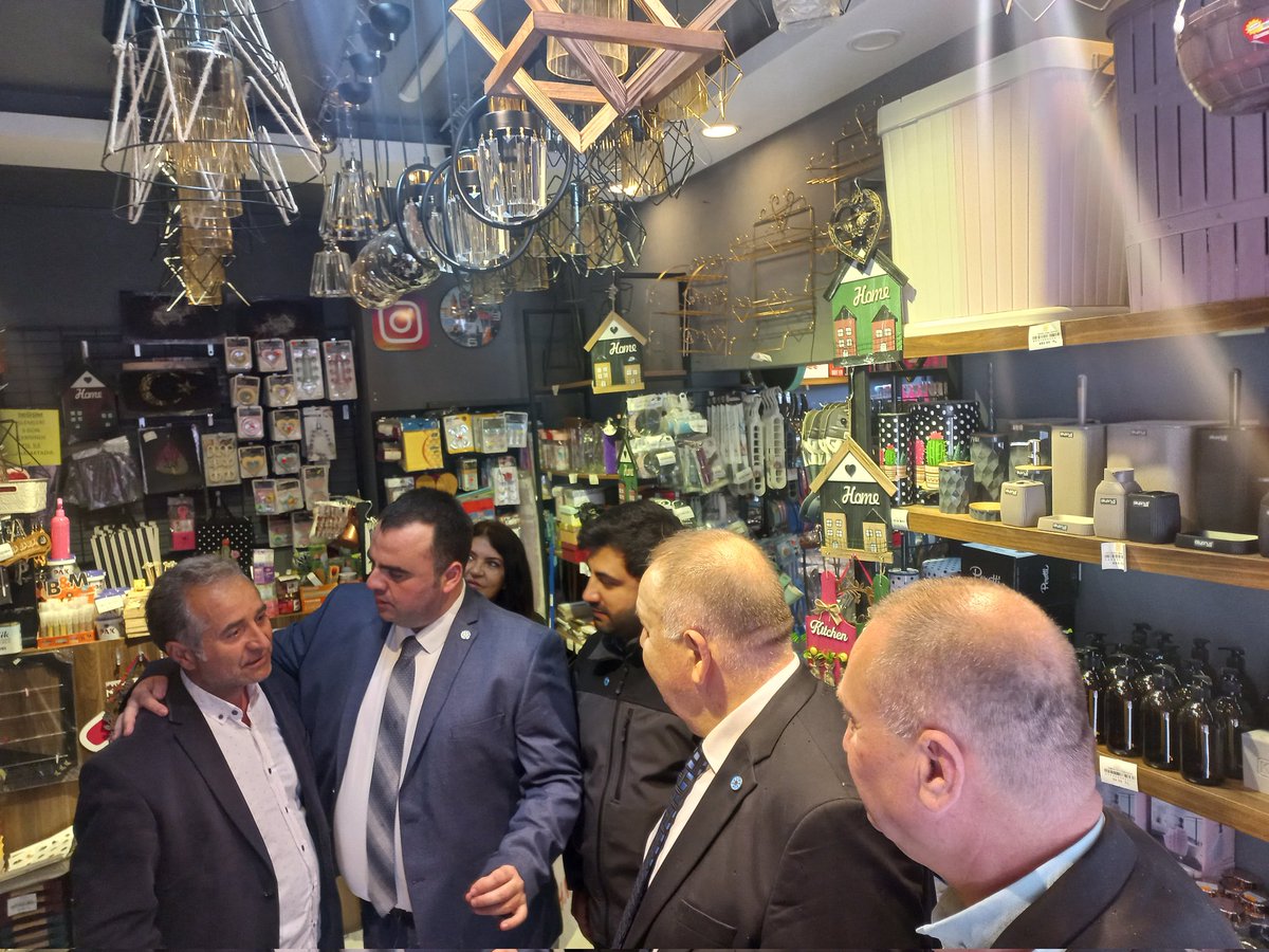 Seçim Çalışmaları Kapsamında Bugün Mudanyadayız.İlçe Başkanımız Sn.Hüseyin Hüseyin Hatipoğlu  ve İlçe Yöneticilerimizle Birlikte Mudanya Esnafımızı ziyaret edip hayırlı işler dileyip sorunlarini dinledik
#azkaldı
#TürkiyeTarihyazacak