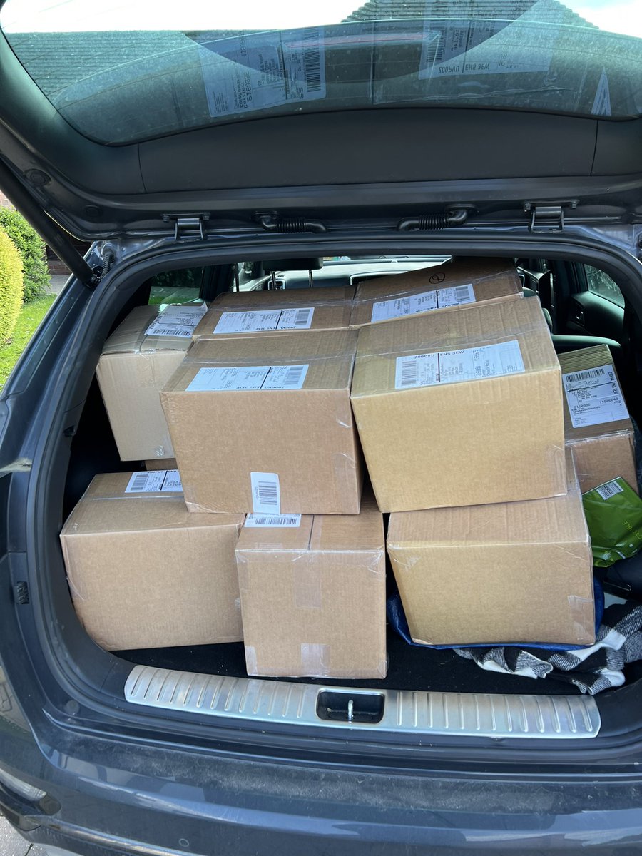 Nigelrisner's tweet photo. If you write a book well done
However the game is to sell them
Here are 400 books going to a happy client that recognise that the learning starts after the event
#keynotespeaker #theimpactcode https://t.co/uqsDEJAr0z