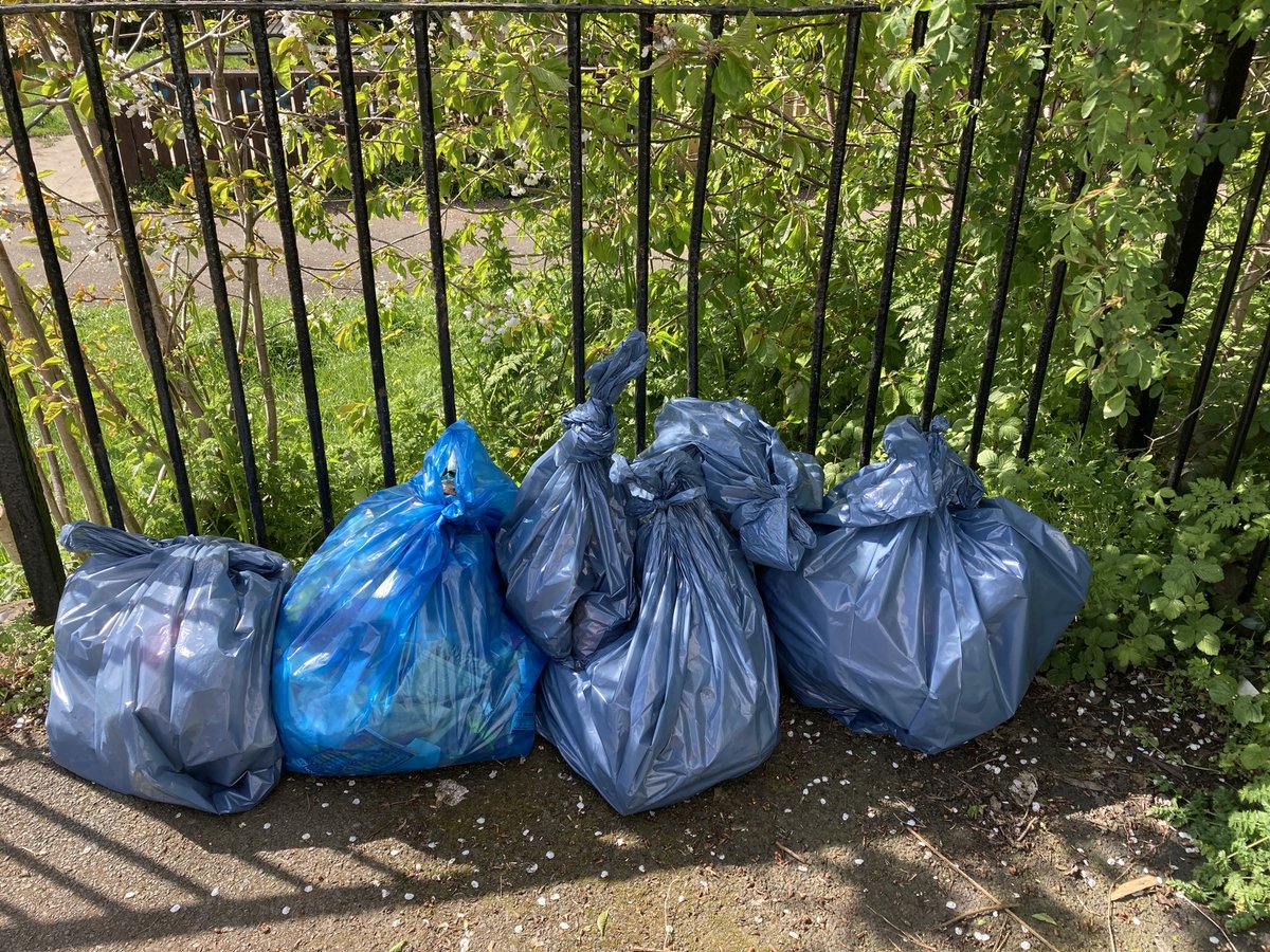 SustransNorth's tweet photo. Yesterday was a beautiful day for a litter pick on #NCN72 in #Lemington.
18 bags collected. Well done all! ๐ https://t.co/W0FIq7JmVM