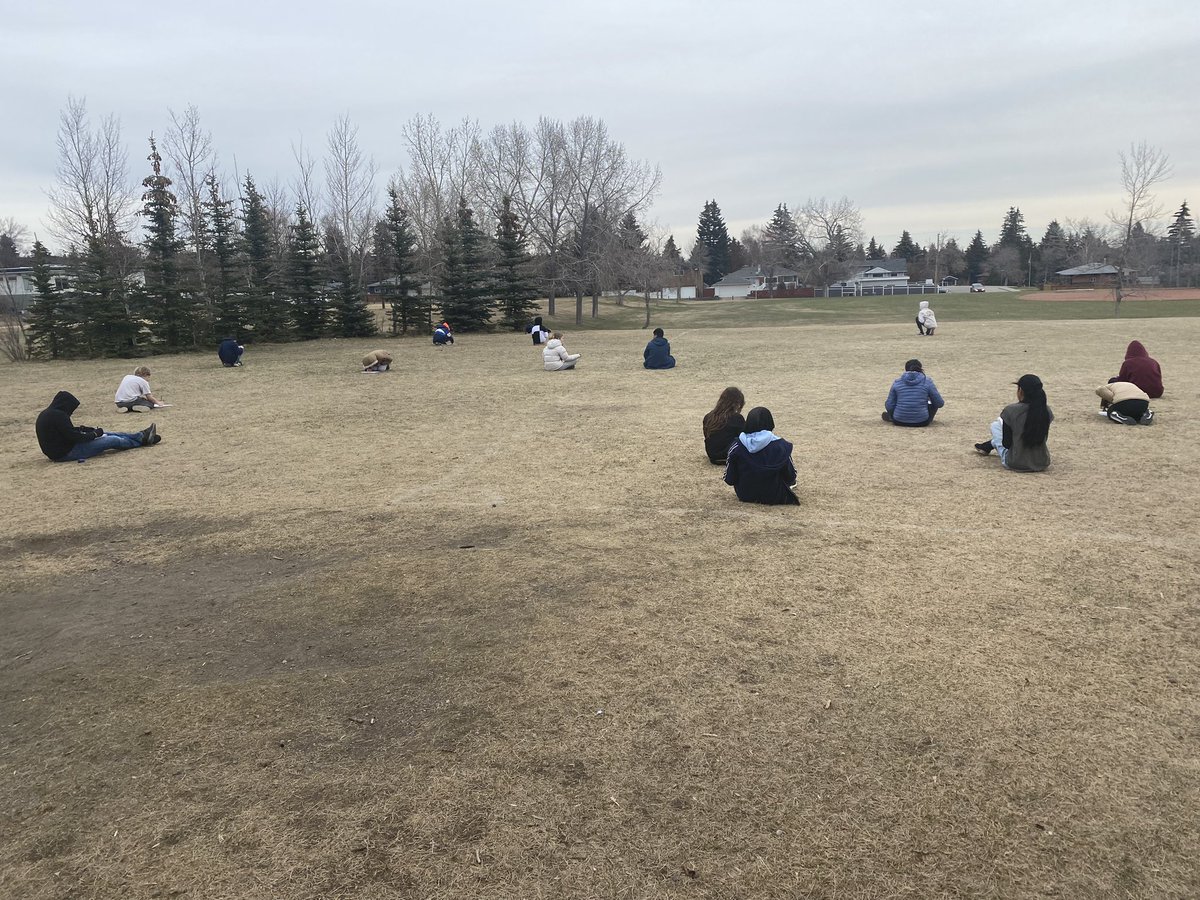 ms_bowersclass's tweet photo. We are learning on the land today to celebrate our amazing planet! https://t.co/WMko3w39kH