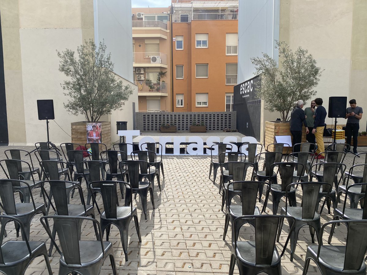 ERCterrassa's tweet photo. 🟡Tot llest i preparat perquè comenci la Conferència de ciutat "La Terrassa que avança: 10 reptes per a la propera dècada" protagonitzada per l'alcaldable @onavias

Encara ets a temps d'acompanyar-nos!

📍Vine al pati de l'ESCAC (Plaça de la Farinera, 9)
🕧A les 18 hores https://t.co/mTqUkikcOF