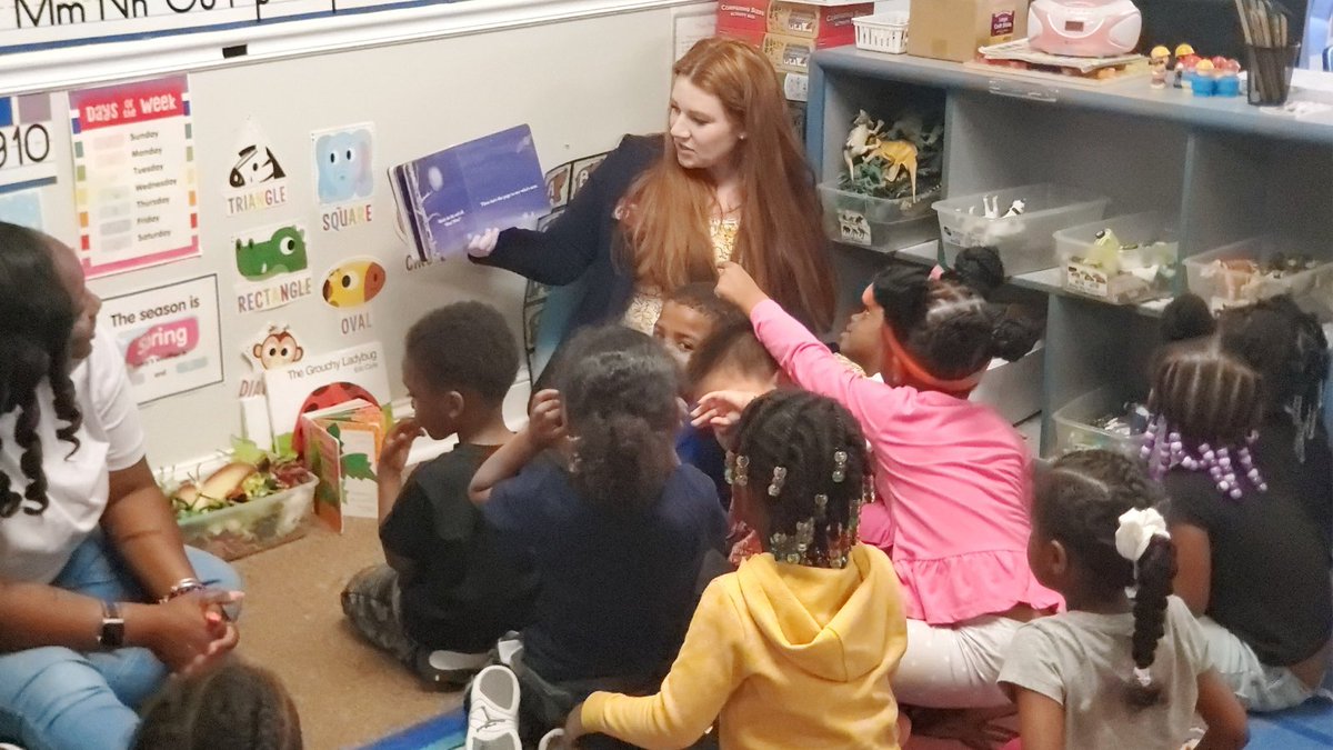 GEEARS's tweet photo. Thanks to Representative Lauren Daniel for visiting Henry County Head Start in Locust Grove today for #QRWeek! Programs like Henry County Head Start help set kids up for success in Kindergarten and beyond! #gapol https://t.co/SiGjb9UGuW