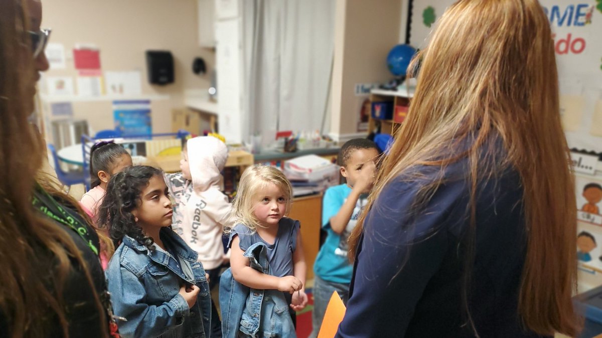 GEEARS's tweet photo. Thanks to Representative Lauren Daniel for visiting Henry County Head Start in Locust Grove today for #QRWeek! Programs like Henry County Head Start help set kids up for success in Kindergarten and beyond! #gapol https://t.co/SiGjb9UGuW