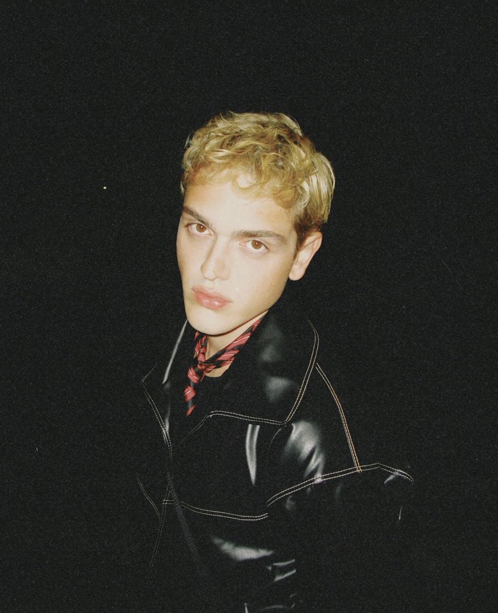 not everyone can pull off blond, good thing i can though🔅