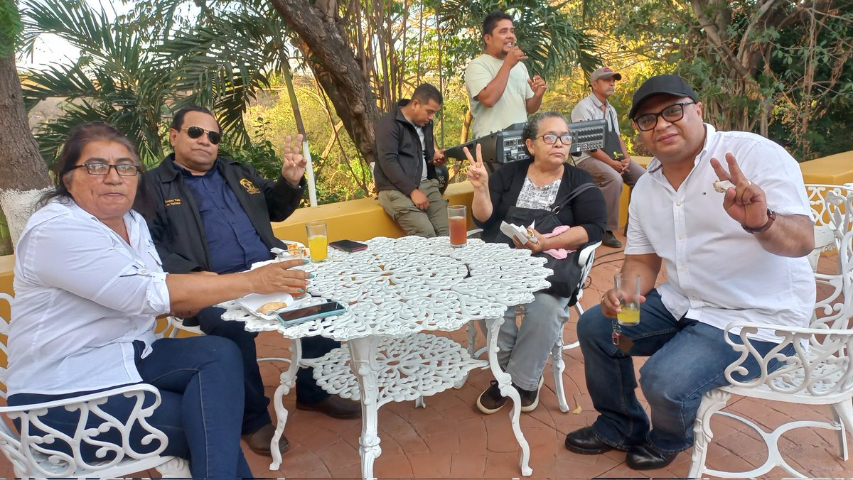 CTipitapa's tweet photo. Si quieres saborear de un sabroso pescado a la Tipitapa debes visitar el Restaurante Baños Termales en el Municipio de #Tipitapa un lugar acogedor y agradable para pasarla en familia. #NicaraguaTriunfa #26Abril https://t.co/RxVhFWomDH