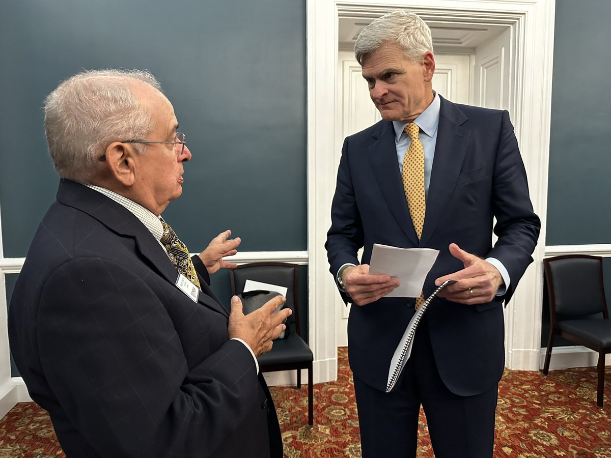 AlanREnglish's tweet photo. Wonderful meeting @SenCassidy with @MilitaryOfficer Col Warren Hull. Generous man listening issues facing servicemembers and veterans #RestoreBAH #savethenetwork Thank you https://t.co/8OYJWGWfgT
