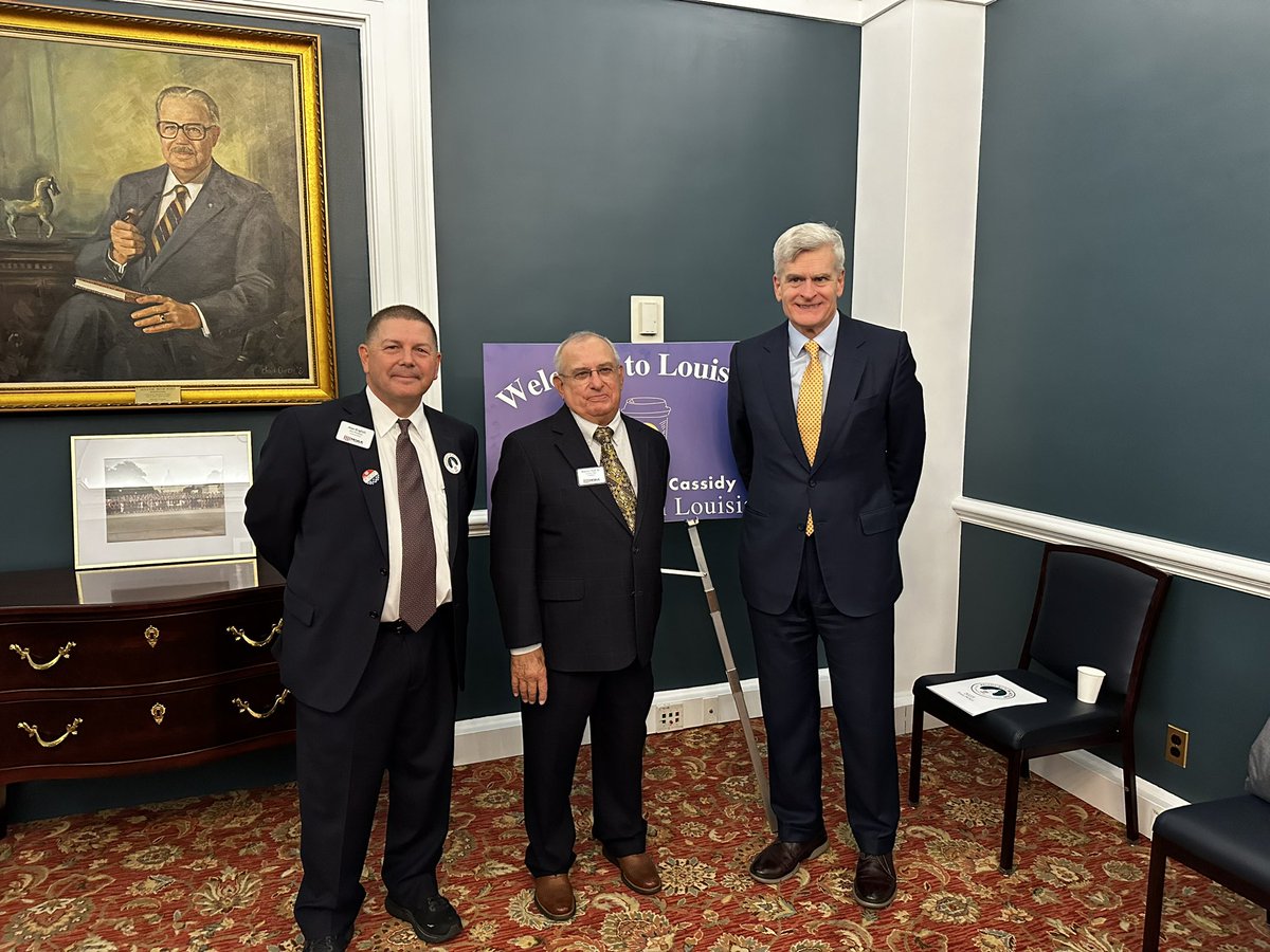 AlanREnglish's tweet photo. Wonderful meeting @SenCassidy with @MilitaryOfficer Col Warren Hull. Generous man listening issues facing servicemembers and veterans #RestoreBAH #savethenetwork Thank you https://t.co/8OYJWGWfgT