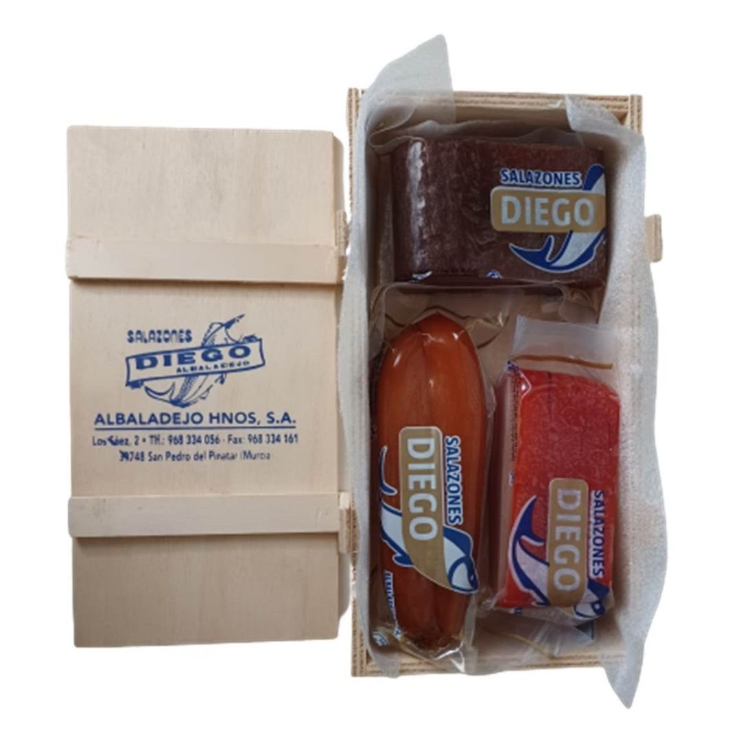 No te olvides de mamá
¿No has encontrado el regalo perfecto para el día de la madre? No te preocupes, sorprende a tu madre con los exquisitos productos de Salazones Diego.
¡Además, si compras hoy, lo recibirás antes del fin de semana, el lunes es festivo y vamos a celebrarlo!😉