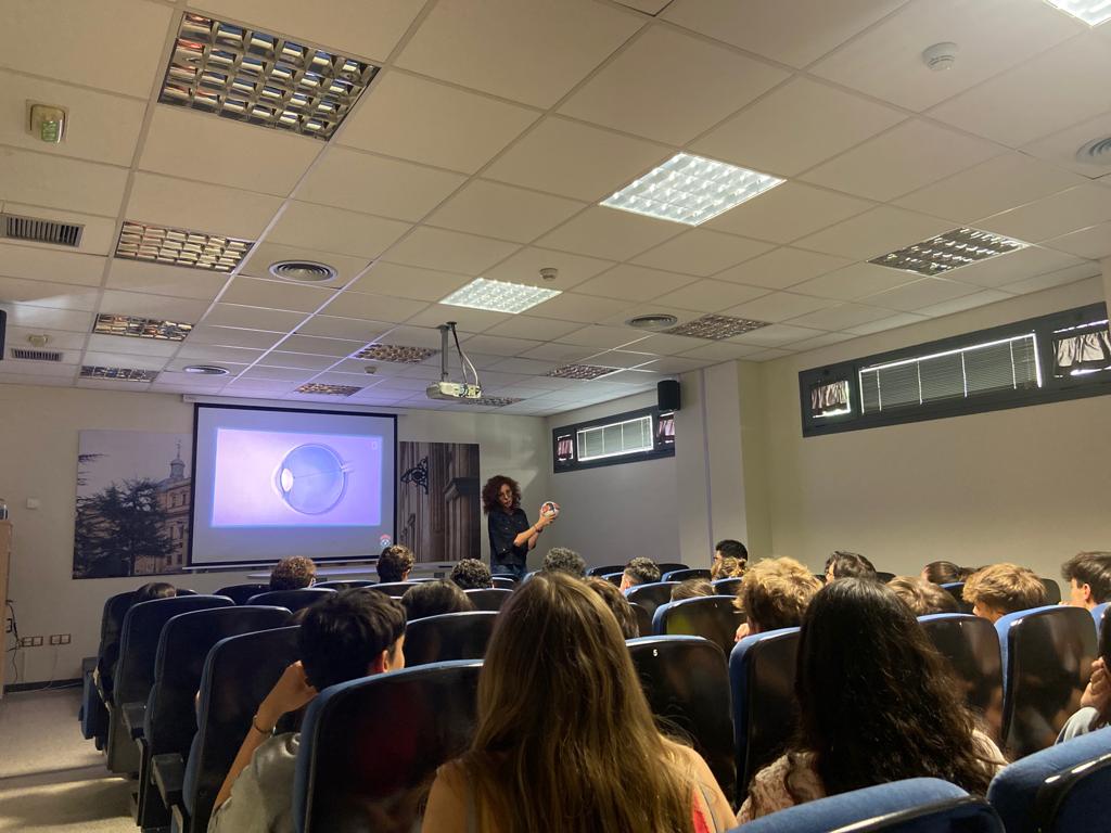 Colegio Mayor San Bartolomé (@cm_sanbartolome) on Twitter photo Ayer por la tarde pudimos disfrutar de un café - coloquio con <a href="/ConchiLillo/">Conchi Lillo🧠🔬👀</a> , donde aprendimos el por qué de los diferentes tipos de visión en personas y animales.
Te esperamos pronto de vuelta 👀👓 Ayer por la tarde pudimos disfrutar de un café - coloquio con <a href="/ConchiLillo/">Conchi Lillo🧠🔬👀</a> , donde aprendimos el por qué de los diferentes tipos de visión en personas y animales.
Te esperamos pronto de vuelta 👀👓