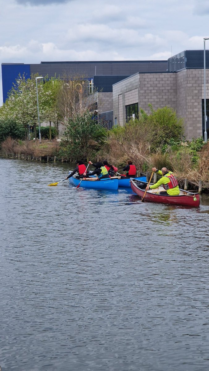run_taz's tweet photo. A fantastic day of #raftedcanoeing at #walsallcanalbasin with @CRTWestMidlands for the last day of @BTSWalsall #GoWildWeek
#letspaddle
@CanalRiverTrust
#happyplacebywater https://t.co/poWRfrgzZ6