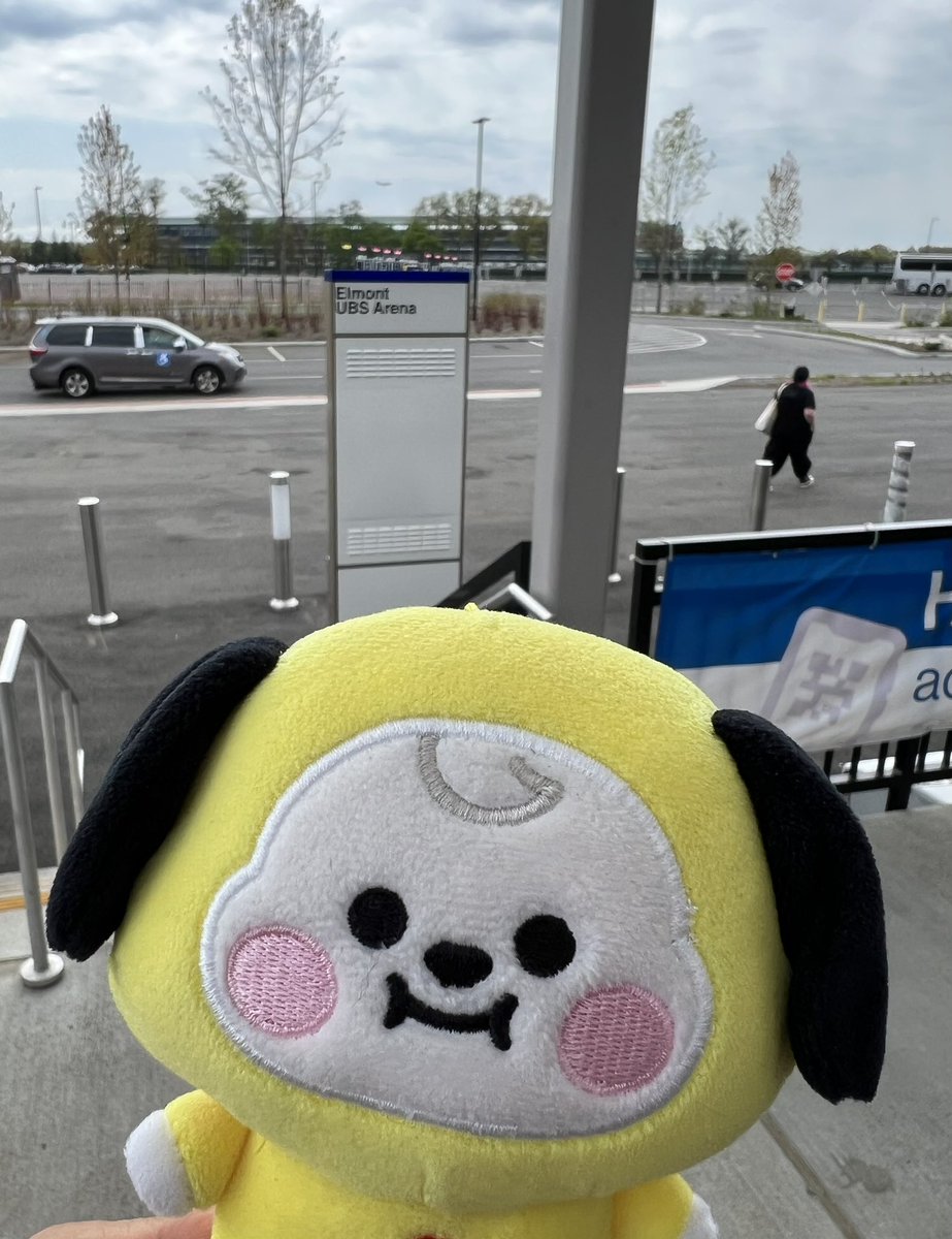 PromiseMrPark's tweet photo. Chimmy’s here!😊

#SUGA #AgustD_SUGA_Tour #D_DAY https://t.co/suNYuzp84y
