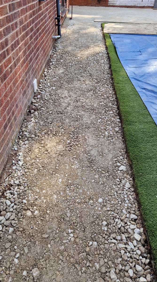 GandJLandscapes's tweet photo. Sub-base installed &amp; ready to start  laying the Raj Blend patio &amp; path tomorrow 😃 #Nottingham #landscaping #gardedesign #carlton #Creatingyourperfectspace https://t.co/ACv8ewCRCD https://t.co/6p0tuwsmo1 https://t.co/akmrhv7kQp