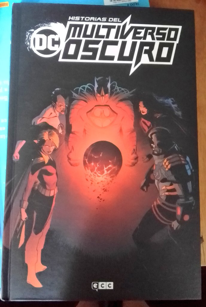 soyintrovertida's tweet photo. #LeeComics ... #HistoriasDelMultiversoOscuro tomo1... Me gustó mucho, diferentes autores hacen una reinterpretación de diferentes momentos importantes del universo #DC . Más que un what if, es un lo que pasa en otra línea temporal y multiversal. Recomendable👏👏 con @eccediciones https://t.co/Y4fdcY4nxK