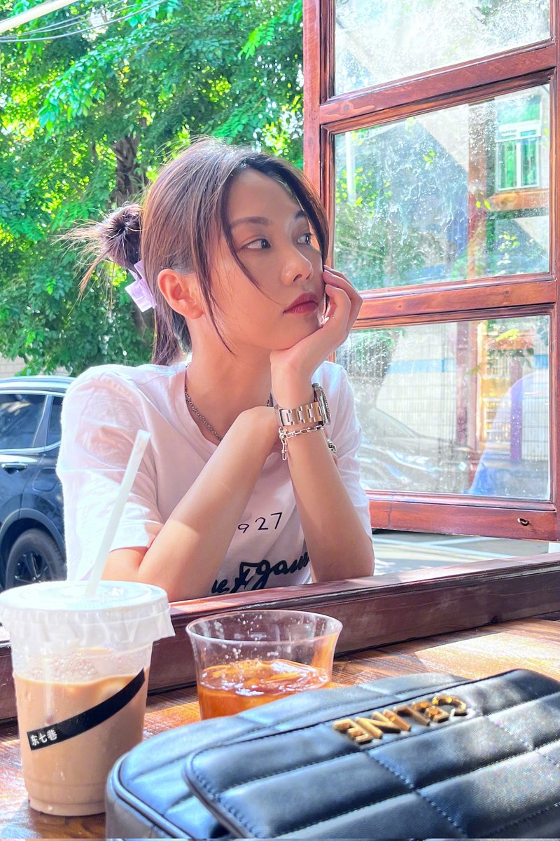 tarantulasouI's tweet photo. happy birthday fei 🩷
enjoy and spend the day with your loved ones, you deserve it! <3
i love you very much 🎈🤍
#HappyFeiDay https://t.co/w7OVrqrGG5