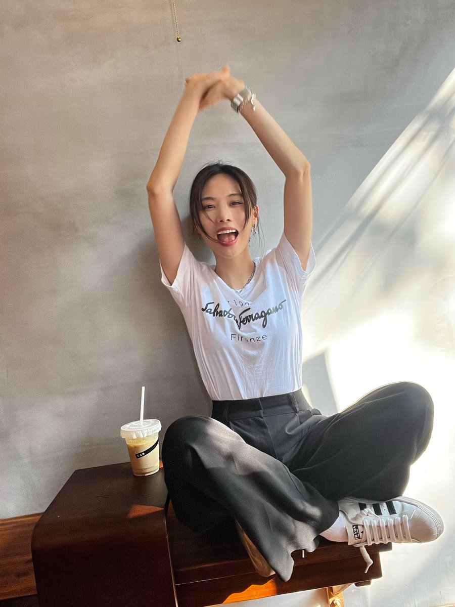tarantulasouI's tweet photo. happy birthday fei 🩷
enjoy and spend the day with your loved ones, you deserve it! <3
i love you very much 🎈🤍
#HappyFeiDay https://t.co/w7OVrqrGG5