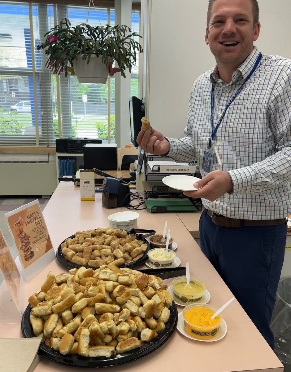 Special surprise from our amazing #PTA! <a href="/sas_jennifer/">Jennifer Sas</a> <a href="/SportsGalNYC/">Felissa Allard</a> 🥨 🏐 💙 <a href="/mrsclampittPOB/">Joanna Clampitt</a> <a href="/mrsyohePOB/">Stephanie Yohe 🍍</a> <a href="/marytomeara/">Mary O’Meara</a> <a href="/POBSchools/">POB Schools</a>