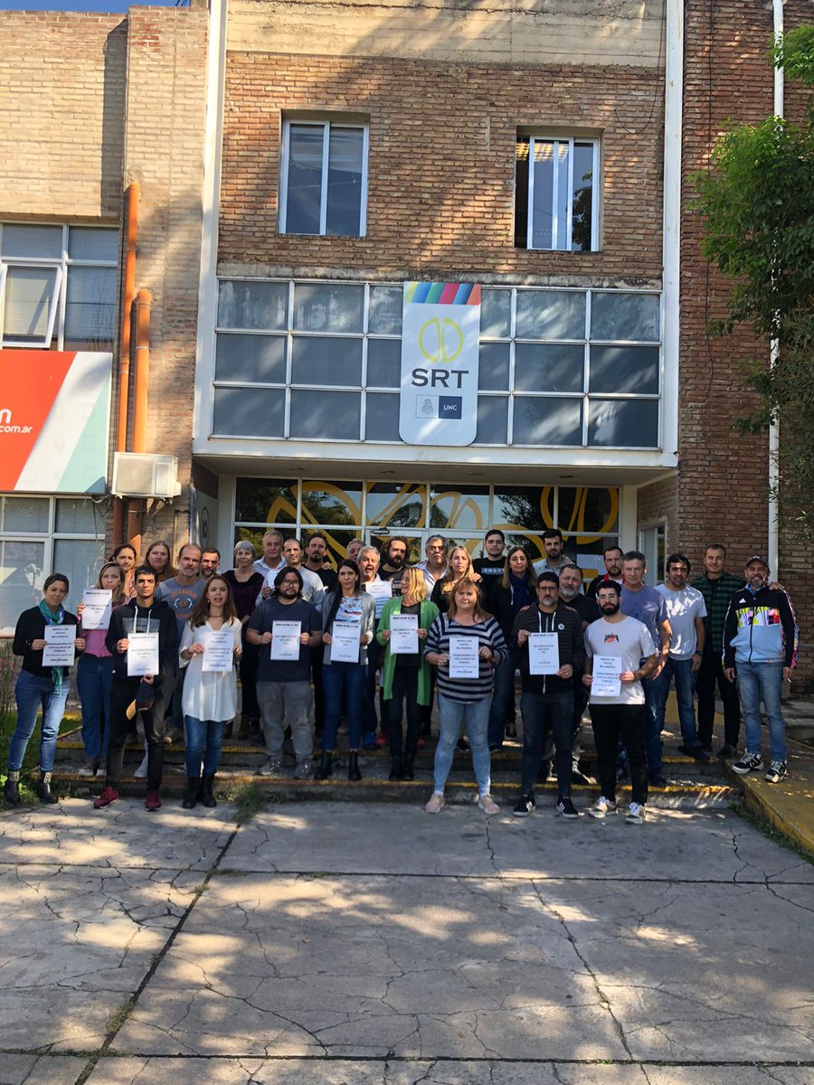 gcossutta's tweet photo. Los trabajadores de prensa estamos de PARO otra vez.
Las ofertas de "mejoras" salariales son exiguas.
A pesar de que las empresas periodísticas publican a diario el aumento del costo de vida, se ve que creen que a sus empleados esa realidad no les toca... https://t.co/WUghXmBQsP