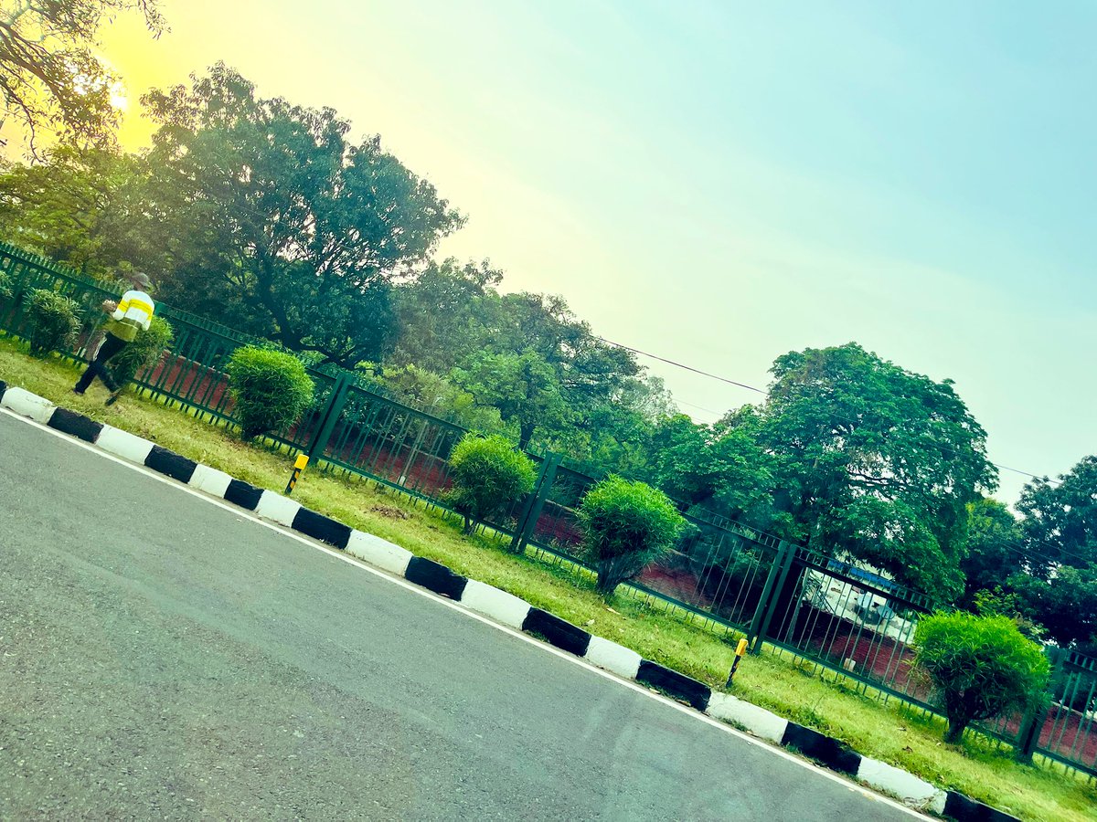 sandhulandlord1's tweet photo. Sunset #Chandigarh https://t.co/S4wGY2x27l