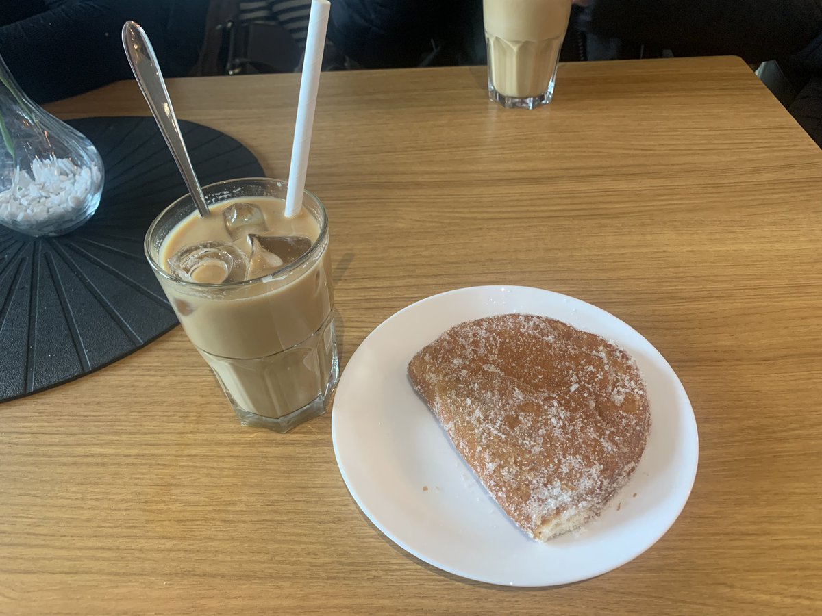 Coffee and a jam donut after college
#Erasmus23 #Gifhe