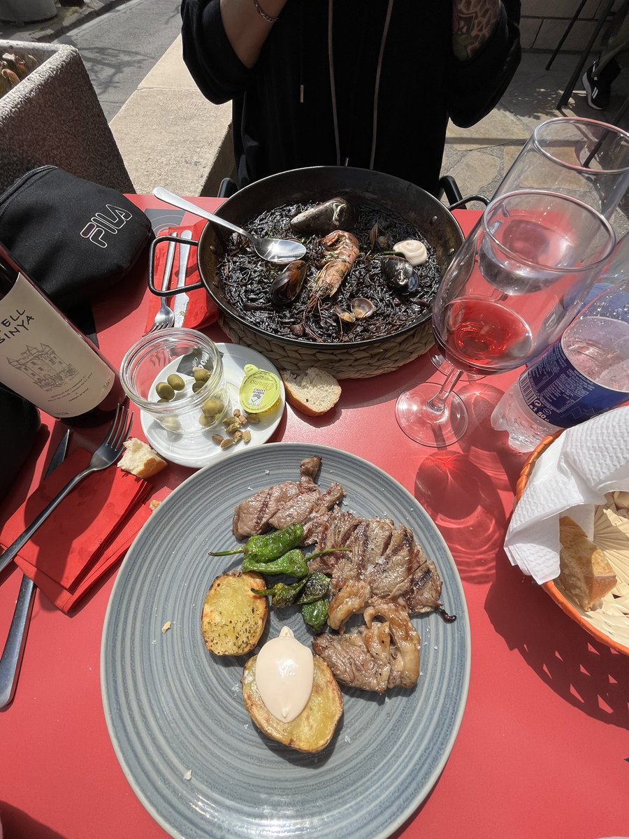 badsaisa's tweet photo. Queremos el rembolso de la comida yaaaa perros !!
30€ y te envío sorpresa con mi amiga por privado 
https://t.co/OteNPY9RwC https://t.co/L7baHl6HES