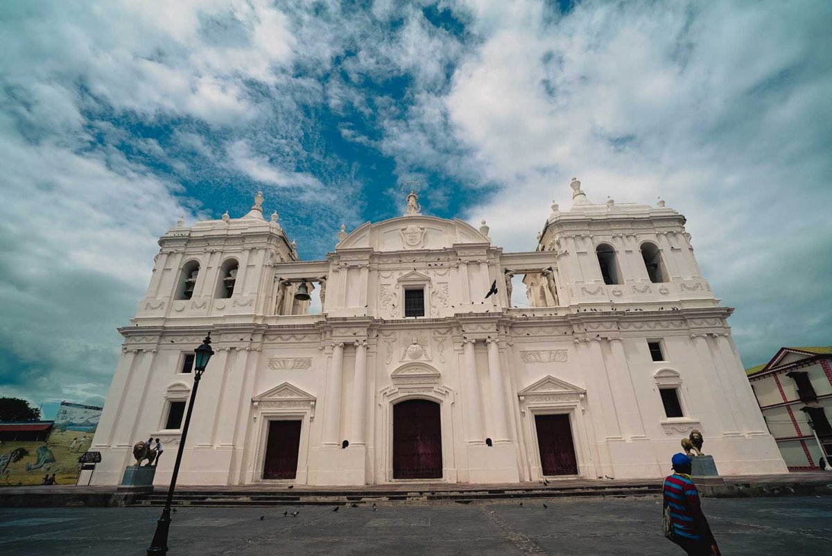 ⚜️En mis listas de promesas a cumplir está visitar el techo de la Catedral de León 🦁 

Un lugar mágico (aunque con este calor 🥵… la pensaría y mucho jajaja 🤣) 

#NicaraguaTriunfa en estos tiempos mágicos ✨ de abril
