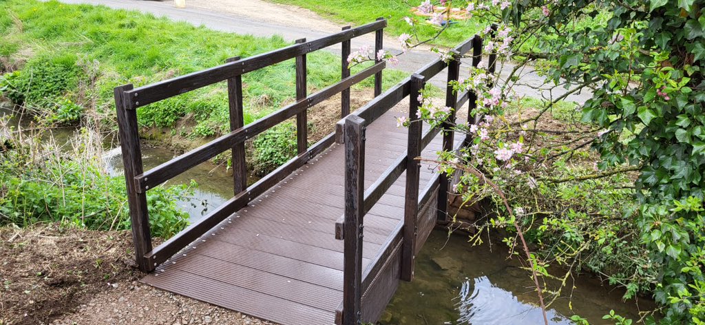 BHML35's tweet photo. New footbridge installed in chalveston this week on behalf of @kiergroup @NNCHighways @NNorthantsC @ChelvestonPC 980 500ml recycled bottles used for the bridge. https://t.co/IpaNY9TLZd