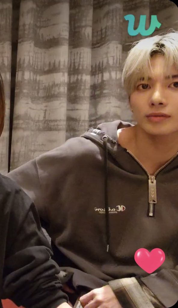 meowtyunend's tweet photo. 태현이 오늘 라이브에서 입었던 후드 정보!
일본브랜드인것같아요🤔 https://t.co/iY7MgmuYLx