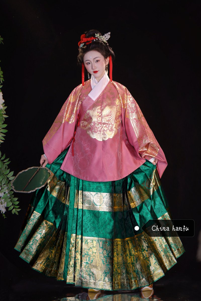 Beautiful_Hanfu's tweet photo. 明制汉服 
Hanfu of Ming Dynasty style 

#ChineseCostume #中国风 #中華風
 #Chinese_style #hanfu_challenge
#汉服 #漢服 #한푸 #hanfu https://t.co/VqbK4ifhJ3