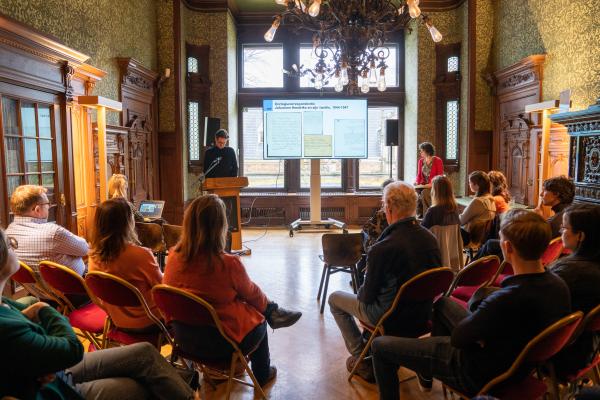 #PostbusNIOD | Eind maart vond de kick-off plaats van 'Postbus NIOD.' We riepen iedereen op om correspondentie over de Tweede Wereldoorlog en de Onafhankelijkheidsoorlog in Indonesië te doneren. De actie loopt nog tot en met 5 mei. #warletters

ℹ️: ow.ly/3jBz50NUhzo