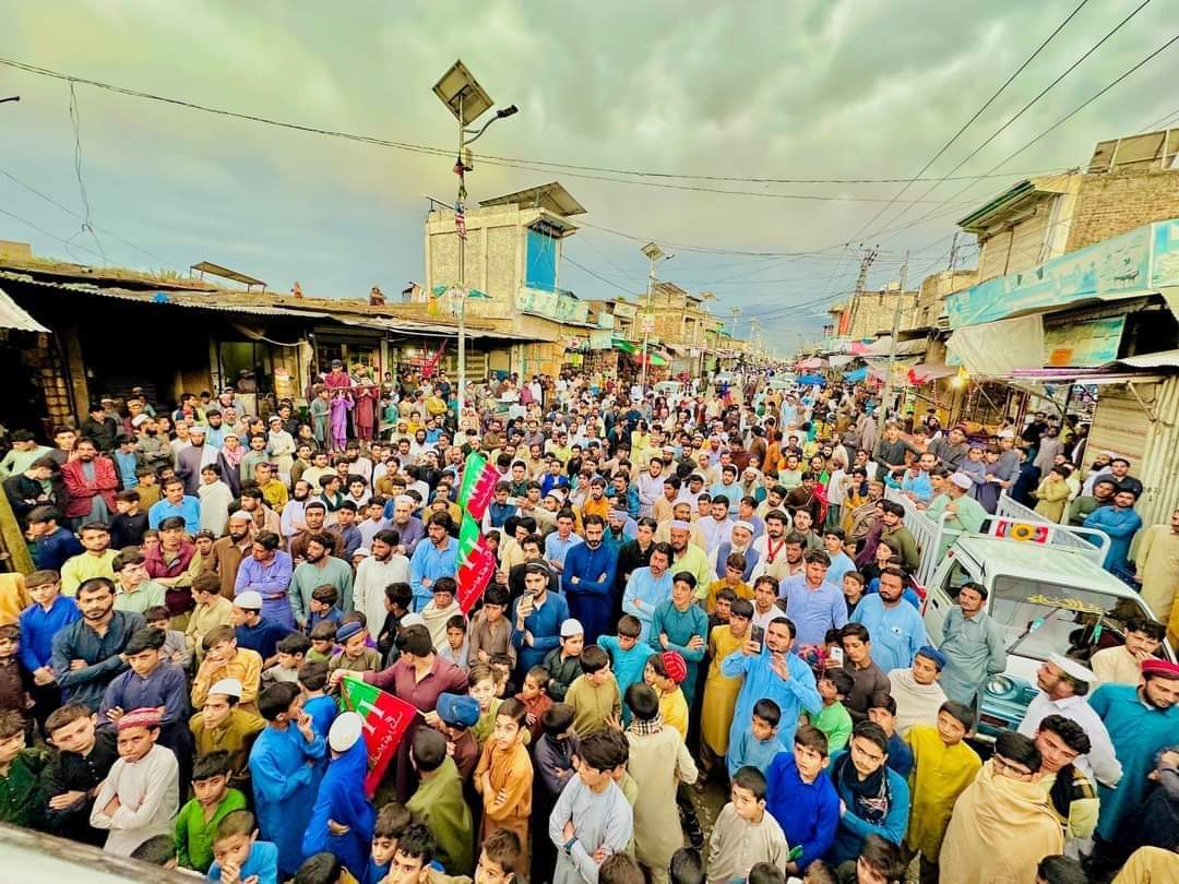 MPA_DrHamid's tweet photo. خیبر پختونخوا میں حالیہ بدامنی لہر کے خلاف قائدین کے حکم پر ایم این اے گل ظفر خان کے ھدایت پر عنایت کلی بازار میں احتجاجی مظاہرہ ۔ https://t.co/uEY1RKSoSP