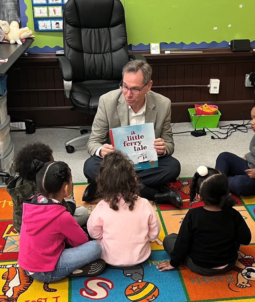 PACT Director @ChrisKeavy2018 volunteered for #Reading Week at Bishop McVinney School: an excellent, mission-driven, urban Catholic school with #dedicated faculty and staff who live the Gospel of Christ through service to others.

#community #school #students #service #dedication