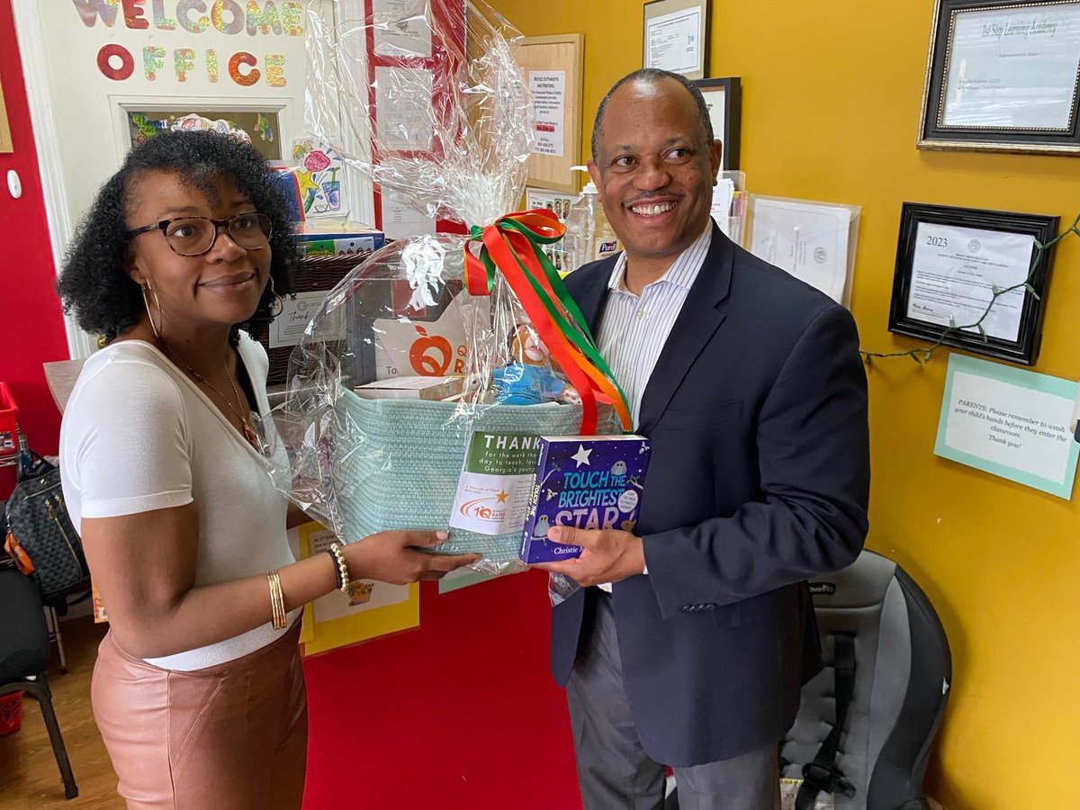 CommJacobs's tweet photo. Thanks to State Representative @repdwilkerson for helping us celebrate #QRWeek with students at 1st Step Learning Academy in Powder Springs. @GADeptEarlyCare @GaHouseHub https://t.co/T1EXxtdQ6M