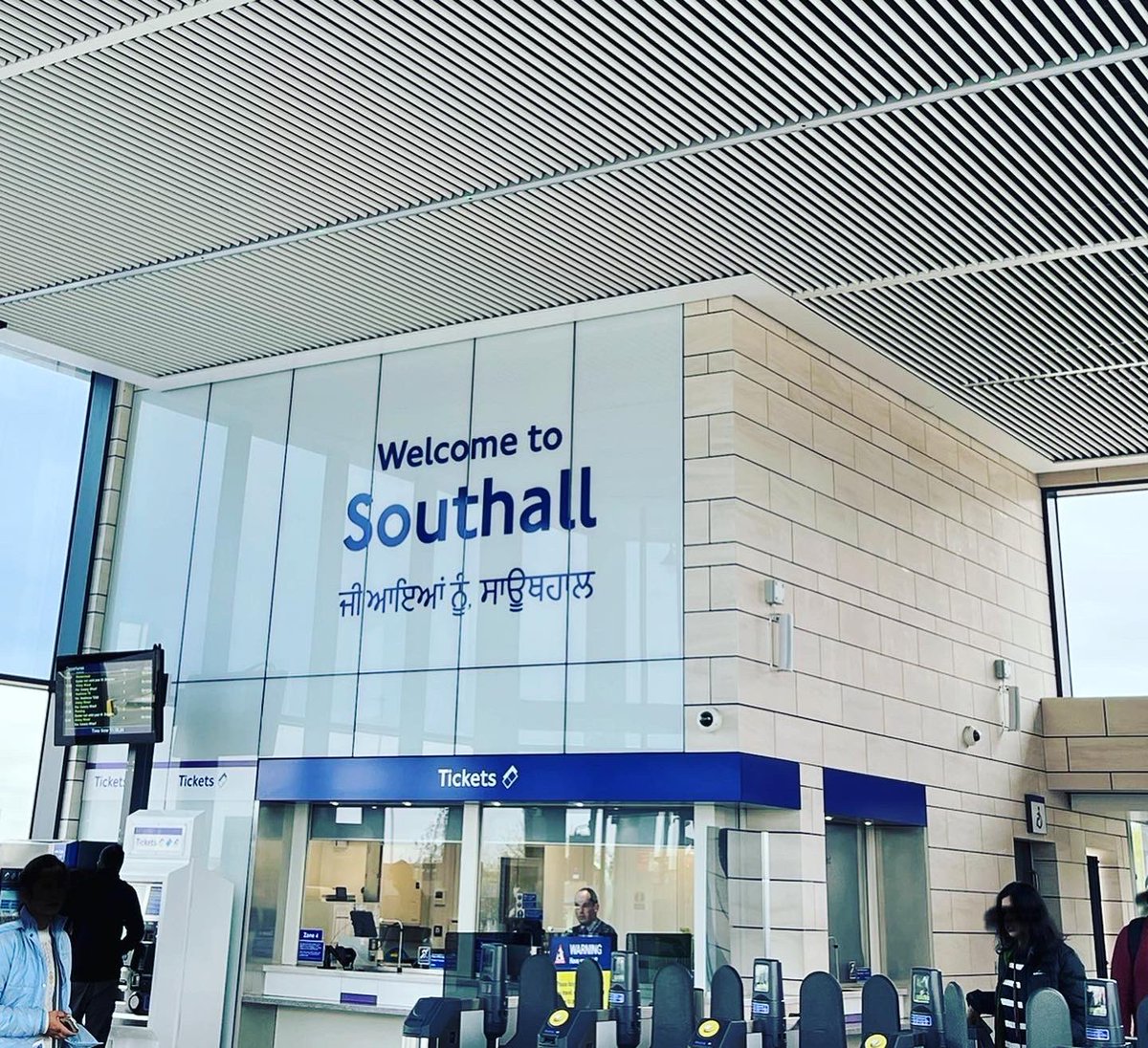 siobhanpeters28's tweet photo. Did some actual outreach work today, it’s been a while but I had a fab couple of hours. #mentalhealth
#MentalHealthAwareness #normalizetheconversation #theelizabethline #southall
@TfL @EACHCounselling https://t.co/T1icGqpvZF