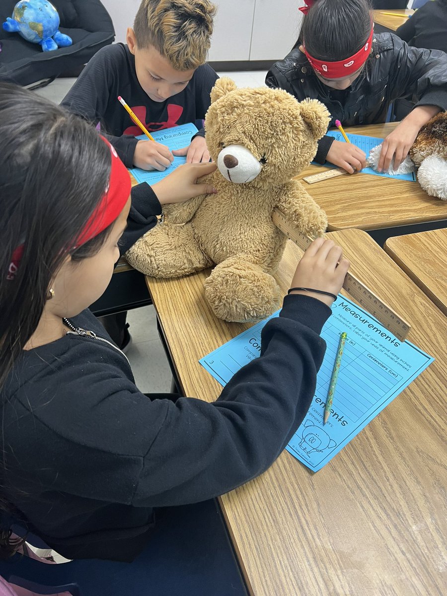 cmmonson1's tweet photo. Today for #ADSYDay we read #MeasuringPenny π πΆ. Students brought in stuffed animals from home and used a ruler to measure the parts of their animal in both centimeters and inches. @SmithES_AISD Students were so excited and engaged π― https://t.co/jzEqIqyd3D