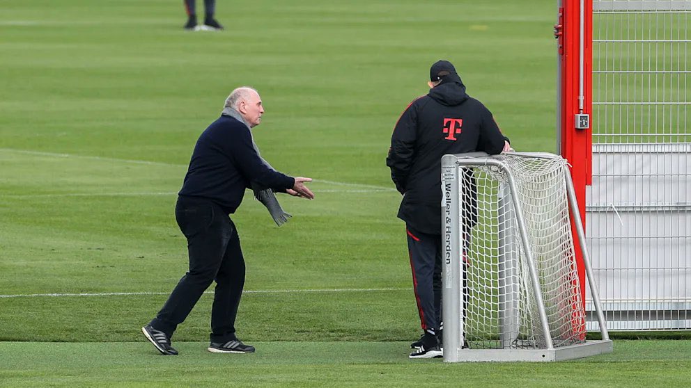anwaltsgelaber's tweet photo. Ich will wissen, was Uli Hoeneß hier zu Thomas Tuchel auf dem Trainingsgelände gesagt hat.

Bitte nur falsche Antworten: https://t.co/ay5uAqlupe