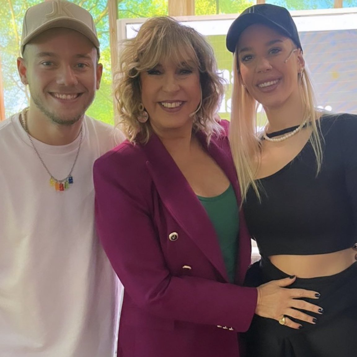 GEORGINA: "Ella es Lu. Le apoyé mi mano en su panza y le pregunté si estaba embarazada porque me sorprendió la sensación que sentí al tocarla, me apretó la mano fuerte y me sonrió. Entendí todo. Y comprendí que Nacho era el padre. Son hermosos los dos. Estaban en familia."