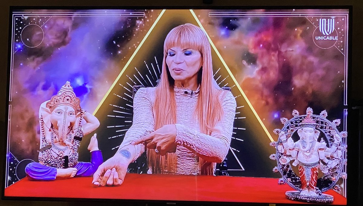 Veronic21128303's tweet photo. @mhonividente hablándonos de los números y lo que significan #numero27 #Numero13 y hablando de @elonmusk #MhoniVidente talks about the bad energy you are carrying right now and what to do. #ElonMusk y la Energía negativa que trae. #MhonienUnicable @raquelrocha @ClubMhoniFan https://t.co/Lxki2B1IQj