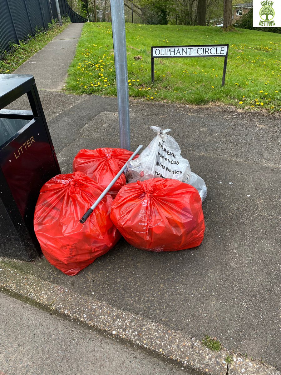 Litter pick this morning with Malpas Court Social Enterprise 💚 Thank you guys. 

#community #greenbettws #communitypride