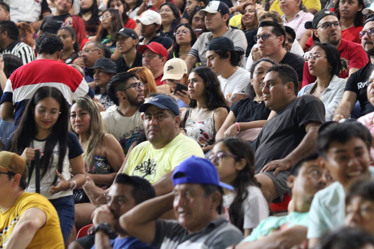 LosPiratasMx's tweet photo. 🚢 LA TRIPULACIÓN EN EL GALEÓN 🏴‍☠️

La hermosa 👨‍👩‍👦‍👦 afición filibustera se hizo presente en el juego inaugural de nuestros Piratas en Casa. 🏟 

#TodosABordo https://t.co/rmjBIaScUf