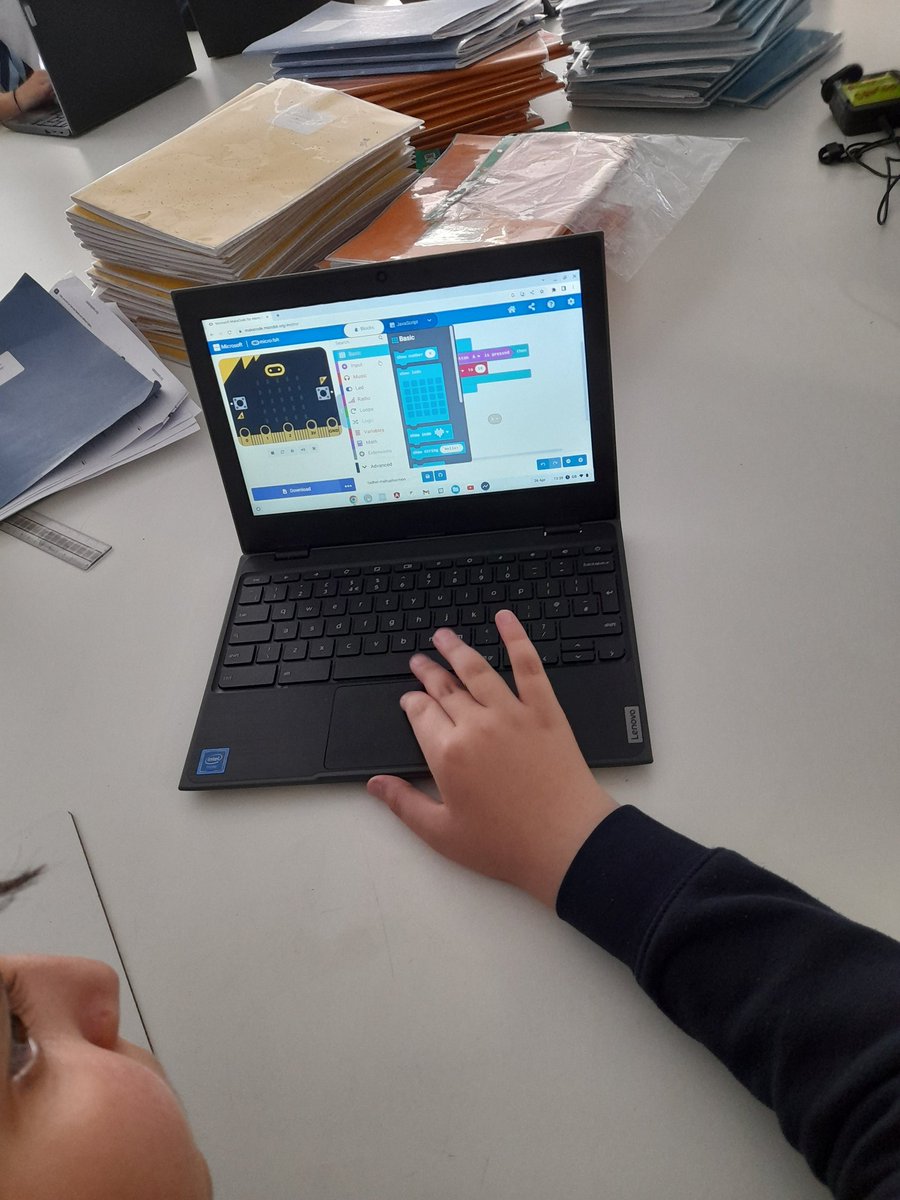 MGLWorld_Neil's tweet photo. This afternoon @SmithdownPrimY6 have continued to code microbits. Today children created code to have a multiplication "race" against a microbit. #spscomputing https://t.co/Btr570et2B