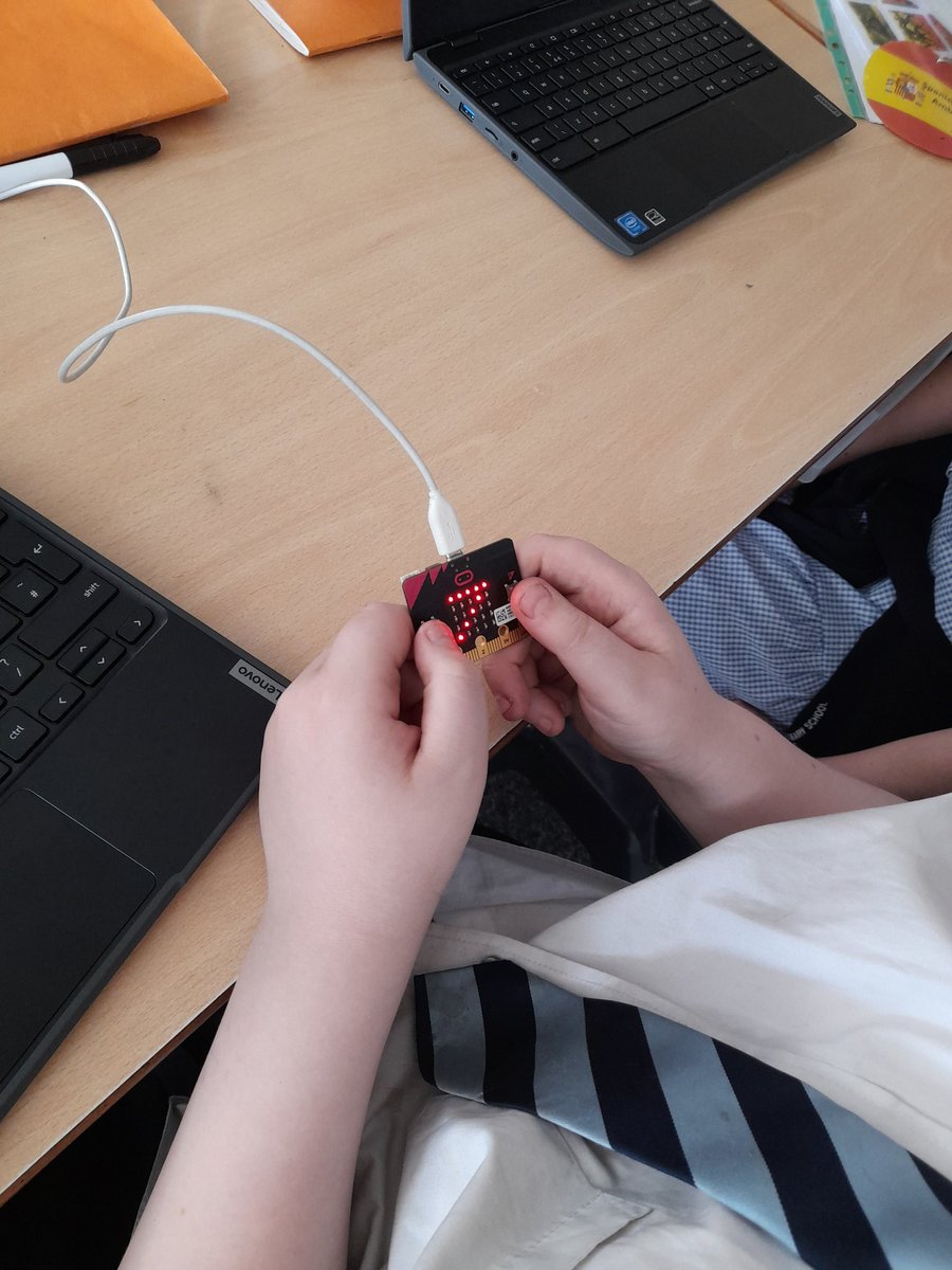 MGLWorld_Neil's tweet photo. This afternoon @SmithdownPrimY6 have continued to code microbits. Today children created code to have a multiplication "race" against a microbit. #spscomputing https://t.co/Btr570et2B