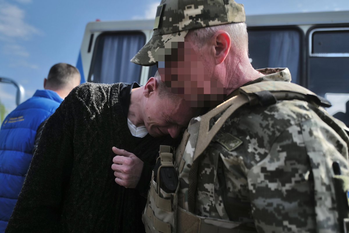 Мав честь бути присутнім на обміні військовополененими, або ж «поверненні наших хлопців з пекла». Ділюся тим що побачив та зняв: 

P.S. Дякую за цю можливість та довіру <a href="/Dazarivnaya/">Dasha</a> 🫂