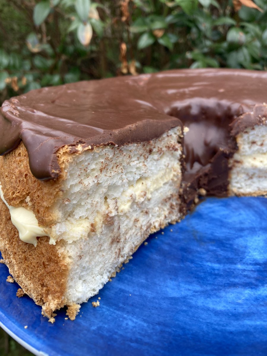 The Village Cakery Surrey tweet media