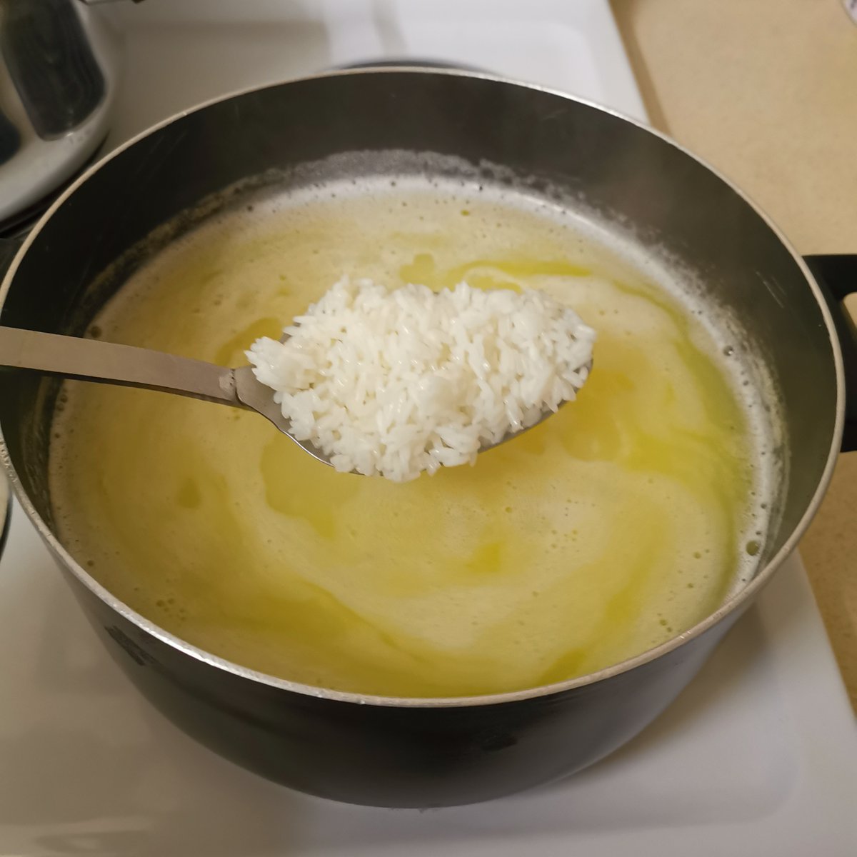 JamesRobertMoon's tweet photo. me and me dads curry just cooking the jasmine rice mmmmmmmm got me friend dan over https://t.co/PEJH0zwnDX