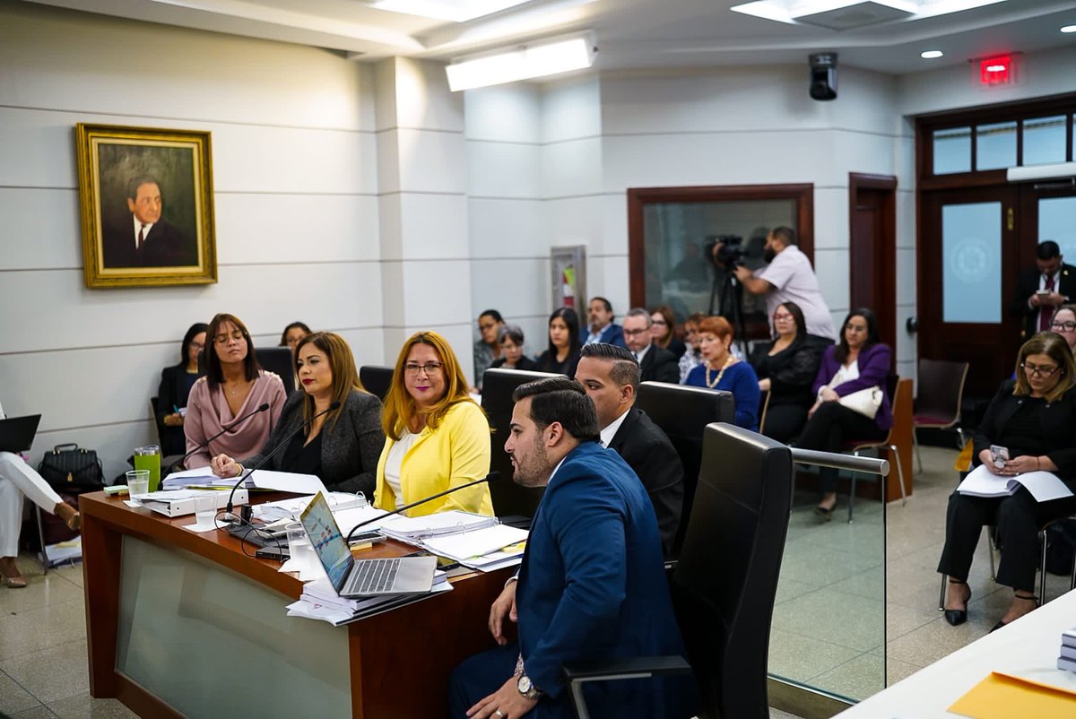 JuanZaragozaPR's tweet photo. [𝐀𝐇𝐎𝐑𝐀] Comienzan los trabajos en la vista pública de la Comisión de Hacienda, Asuntos Federales y Junta de Supervisión Fiscal para atender la R. del S. 66 que propone analizar el presupuesto vigente y el del próximo año fiscal.

Deponen: Ciení Rodríguez- Secretaria Interina
Alberto Fraderas- ADSEF
Roberto Pagán- ACUDEN
Glenda Gerena- Administración Familia
Nicole Martínez- ASUME