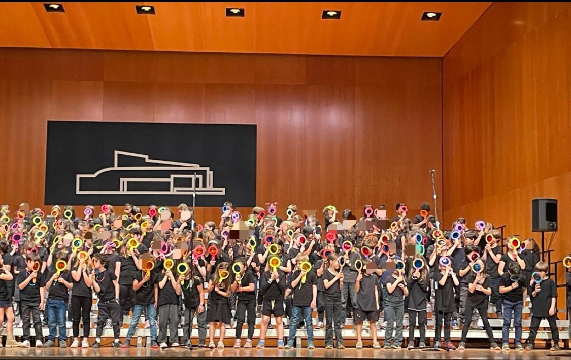 Escola Collserola (@ecollserola) on Twitter photo Aquest matí els infants de 2n hem interpretat la cantata “Aventures sense sortir de casa” al Teatre-Auditori de Sant Cugat. Hem gaudit molt! 🔝🎶✨ <a href="/teatreauditori/">Teatre-Auditori Emma Vilarasau</a>
Gràcies famílies per ser un públic fantàstic i acompanyar-nos en aquest dia tan especial.
#escolacollserola Aquest matí els infants de 2n hem interpretat la cantata “Aventures sense sortir de casa” al Teatre-Auditori de Sant Cugat. Hem gaudit molt! 🔝🎶✨ <a href="/teatreauditori/">Teatre-Auditori Emma Vilarasau</a>
Gràcies famílies per ser un públic fantàstic i acompanyar-nos en aquest dia tan especial.
#escolacollserola