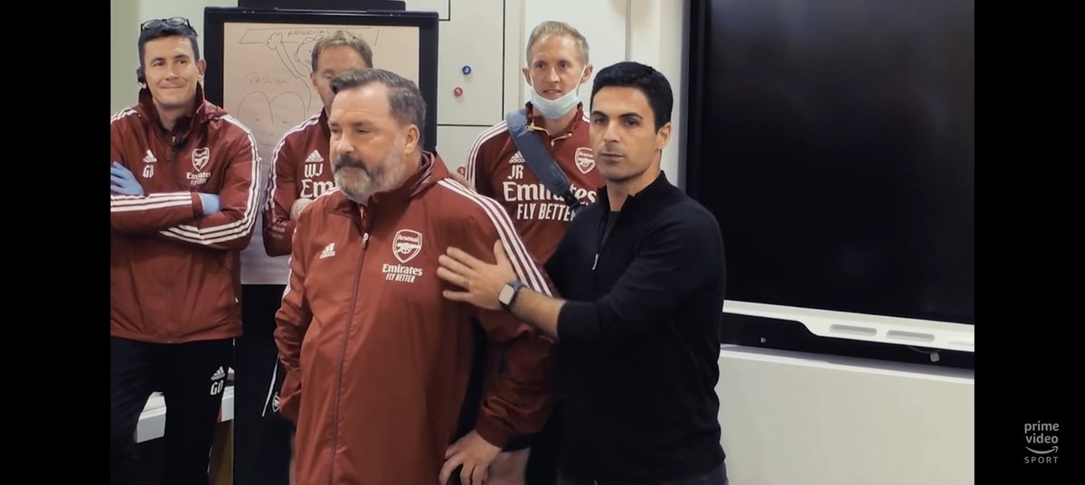 vinciforreal's tweet photo. Need this man in the dressing room 10 mins before kickoff. Let's go  @Arsenal  #MCIARS #COYG https://t.co/gWVr6X1djB