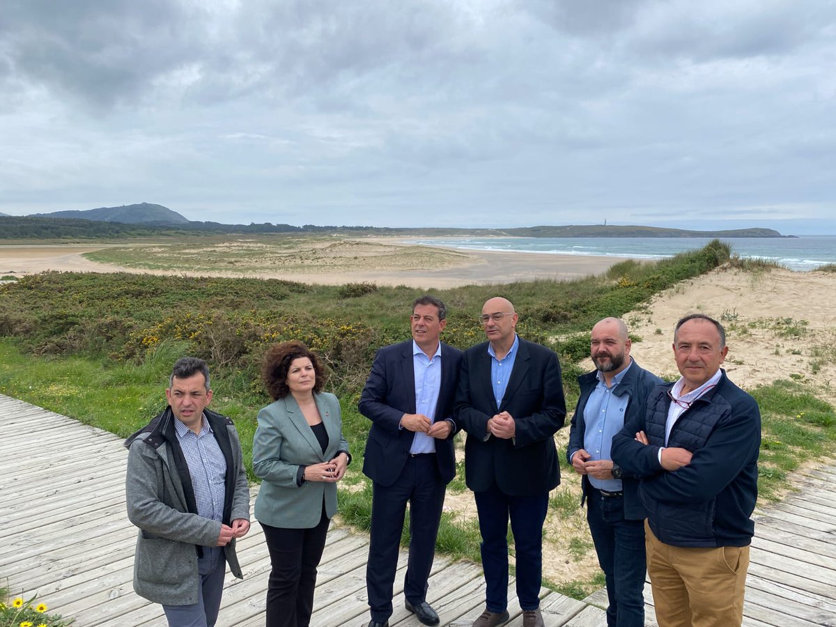 🏄‍♀️ Visitando con el delegado del Gobierno en #Galicia @jrgomezbesteiro, el alcalde de @C_Valdovino Alberto González y miembros de la corporación local, el  @oceanosurfmuseo el primer museo dedicado al #surf en España que abrió en 2017. Tb visitamos nos la playa da #Frouxeira 🏄‍♂️